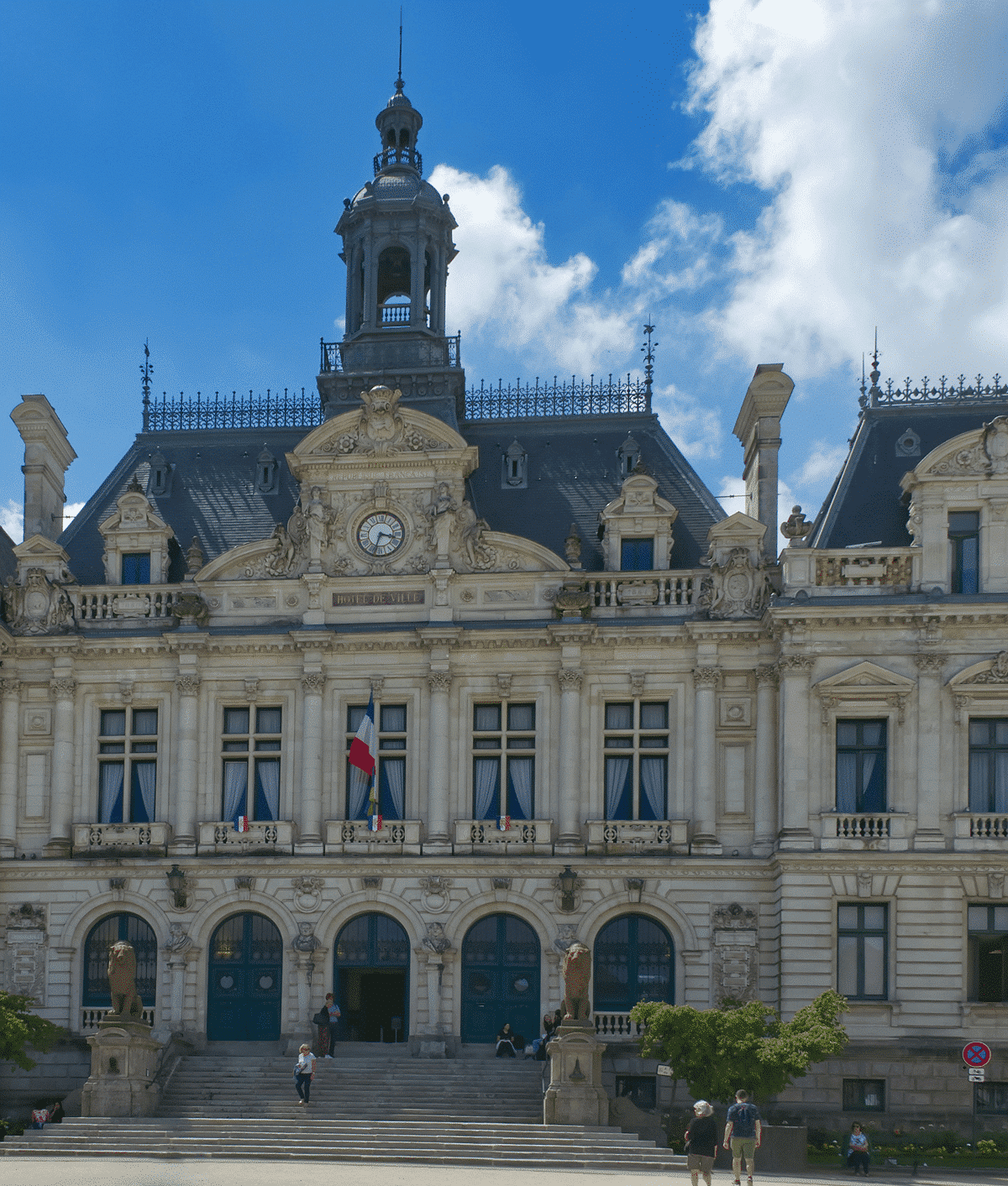 Maximisez vos chances de succès sur les marchés publics et les projets privés.